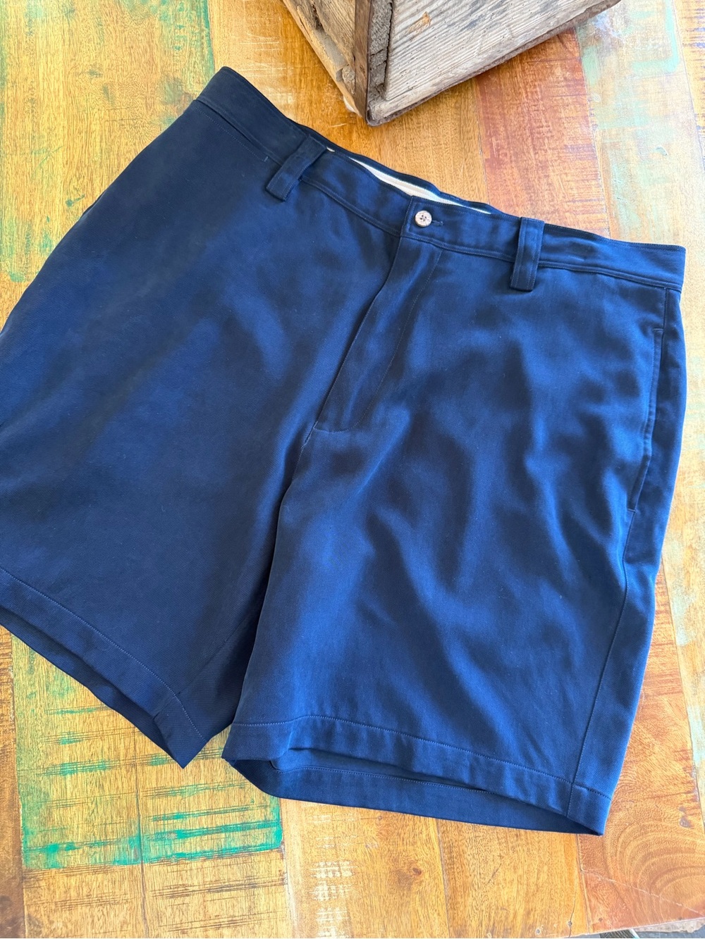 Men’s Tommy Bahama Silk Navy Flat-Front Shorts. SZ 38. NWOT